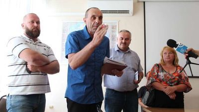 Radny Marek Sulima na pierwszym planie 