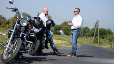 Starosta świdnicki Łukasz Reszka (z prawej) i wicestarosta świdnicki Bartłomiej Pejo.