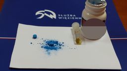 Białe i niebieskie tabletki w więzieniu w Chełmie. Miały być lekarstwa, a były narkotyki.