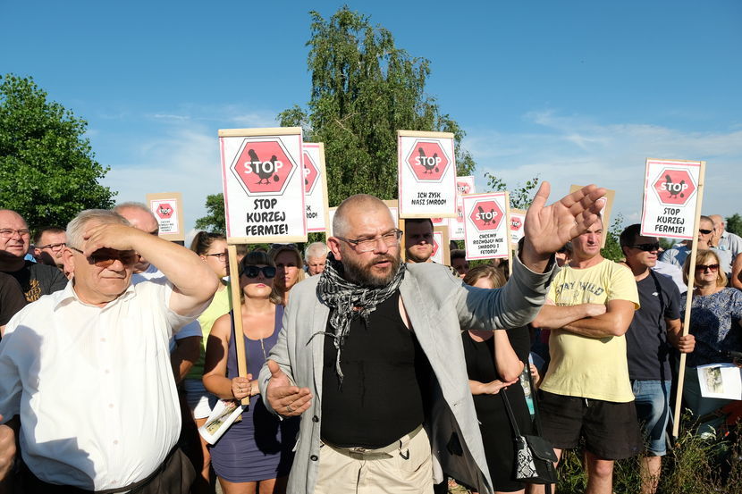 Protest przeciwko budowie kurników w gminie Niedźwiada