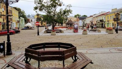 Jednym z sztandarowych projektów prezydenta miasta jest rewitalizacja pl. Łuczkowskiego. Projekt to miliony złotych – zakłada m.in. nowe drzewa ale już w donicach. Głóg pojawia się we wszystkich projektach dotyczących odnowionego placu. Ciekawe czy doczeka pomocy człowieka