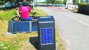 Lublin: Sprawdzamy ile kosztowały ławki z ładowarkami oraz kosze, które informują, że trzeba je opróżnić