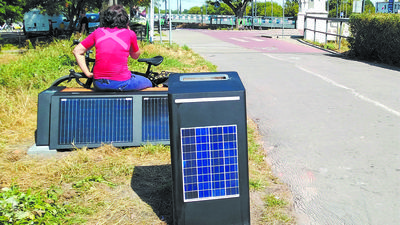 Lublin: Sprawdzamy ile kosztowały ławki z ładowarkami oraz kosze, które informują, że trzeba je opróżnić