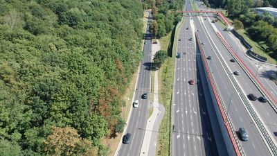 Zawieszona jest też budowa drogi rowerowej wzdłuż ul. Północnej od ronda Pileckiego do ul. Kosmowskiej, choć w tym przypadku gotowa jest kompletna dokumentacja.