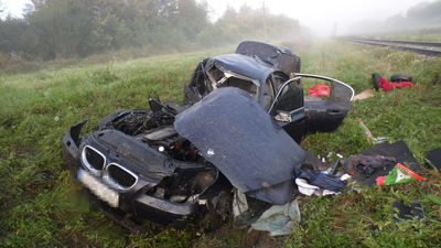 Lubelskie: Tyle zostało z BMW po zderzeniu z szynobusem