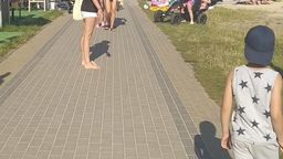 Jezioro Białe: Czterokołowiec wjechał w 4-latkę. Kto zawinił? 