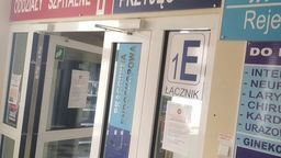 Chełm. Tak się śpieszył, że przejechał znajomemu przyczepką po stopie