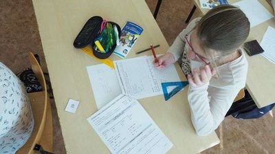 Jest decyzja: 1 września uczniowie wracają do szkół [wytyczne]