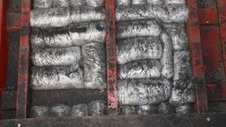 Paczki z narkotykiem w żelu były ukryte w specjalnie przygotowanych skrytkach konstrukcyjnych naczepy ukraińskiej cieżarówki.