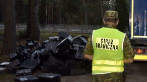 W miejscowości Dobryń w powiecie bialskim znaleziono tira, a w nim 80 tys. paczek papierosów o wartości ponad 1,1 mln zł.