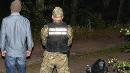 Na granicy bez zmian. Nielegalni, kradziony sprzęt i 20 godzinna kolejka tirów przed szlabanem