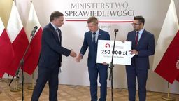 "Wsparcie dla samorządów szykanowanych przez Komisję Europejską". Gmina "wolna od LGBT" otrzyma 250 tys. zł z Funduszu Sprawiedliwości