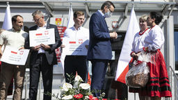 Podczas pierwszego rozdania o funduszu było głośno za sprawą słynnych „papierowych czeków”, jakie przed drugą turą wyborów prezydenckich samorządowcom rozdawał premier Mateusz Morawiecki