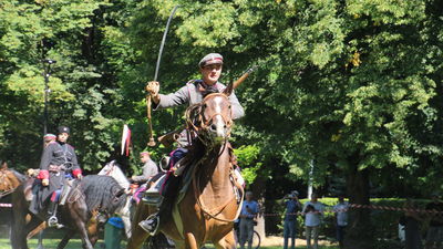 Pokazy grup rekonstrukcyjnych, wycieczki edukacyjne. Piknik historyczny w Kraśniku [zdjęcia]
