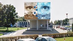 Murale w Puławach wybrane. Wielkie oczy z Ratusza