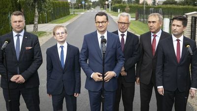 Z lewej Przemysław Czarnek, w środku Mateusz Morawiecki