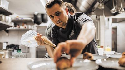 Jarosław Zawadzki, szef kuchni restauracji Tinto Wine Bar przygotował dania według receptur z osiemnastowiecznej książki kucharskiej hrabiów na Włodawie
i Różance