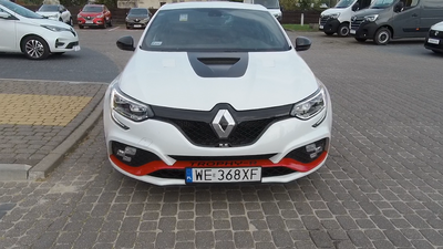 Bestia Renault z numerem 43. Takich aut jest tylko 500 na całym świecie [wideo]
