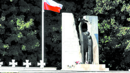 Nowe wnioski o maszty z biało-czerwoną w Puławach