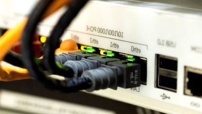 Ludzie nastawili się na szybki internet z rządowego programu, a firma nagle przerwała prace 