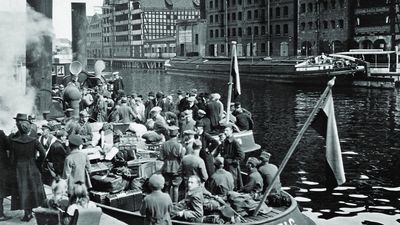 Gdańsk, wrzesień 1920. Delegacja polska wyruszająca na negocjacje pokojowe z bolszewikami