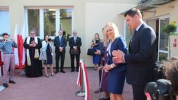 Agnieszka Kulicka podczas otwarcia drugiego żłobka miejskiego Akademia Małego Odkrywcy w 2018 roku. Obok były prezydent Dariusz Stefaniuk (PiS)