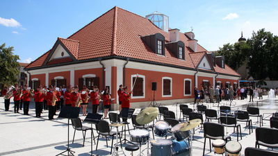 Niedawno przebudowany ratusz w Końskowoli