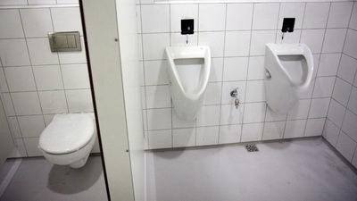 Lublin: Chciał udrożnić pisuar. Doszło do eksplozji