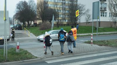 Strażnicy ruchu drogowego przy 30 przejściach dla pieszych koło szkół w Lublinie