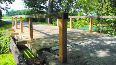 Puławy: Mostek przez łachę wiślaną odzyskuje historyczny wygląd