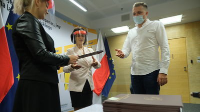 Nabór wniosków o unijne dotacje szybki, ale pieniądze płyną wolno. LAWP podpisała pierwsze umowy