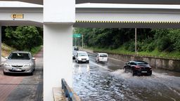 Wystarczy większy deszcz, a puławianie zaczynają pytać o to, czy "basen przy Partyzantów" znów jest otwarty. 