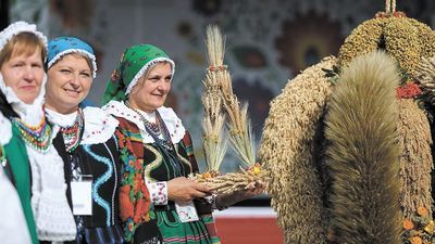 Wieniec przygotowany przez panie ze stowarzyszenia Zagrody-Razem z gminy Żyrzyn zajął drugie miejsce na Dożynkach Prezydenckich 2020
