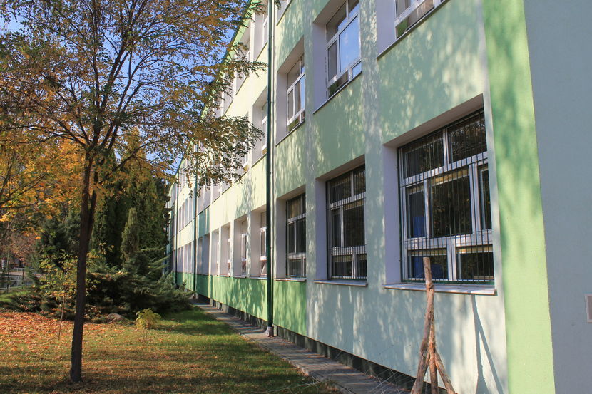 SP nr 6 w Puławach. Dla bezpieczeństwa uczniów, cztery klasy w poniedziałek nie będą mogły uczestniczyć w tradycyjnych zajęciach