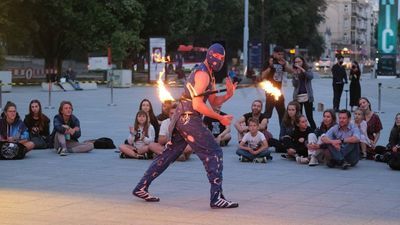 Płomienne pokazy i żonglerzy. Pożegnanie wakacji przed CSK [zdjęcia]