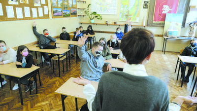 GIS: szkoły nie powinny stać się większym źródłem zakażenia niż inne miejsca