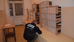 Ukrainiec schował papierosy w krzakach, ale wytropił go pies. Jego rodak szedł do Polski bez paszportu