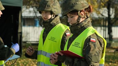 Żołnierze WOT wchodzą do szkół. Będą szkolić jak się zachowywać w warunkach epidemicznych