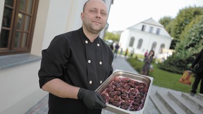 Sylwester Lis, szef kuchni Atmosfera Cafe we Włodawie, odtworzył smak dań podawanych w pałacu Pocjejów w Różance