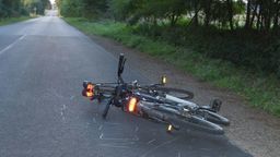 Zderzenie dwóch nastoletnich rowerzystów skończyło się poważnymi obrażeniami