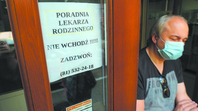 Z objawami zakażenia koronawirusem pacjent przyjdzie do przychodni. Nowa strategia
