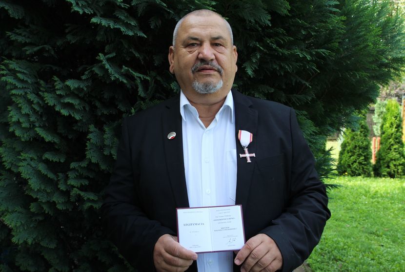 Tomasz Onoszkiewicz-Henel z przyznanym mu przez IPN Krzyżem Wolności i Solidarności 