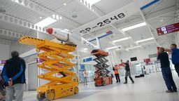 Szybowiec „Pirat” zawisł w terminalu Portu Lotniczego Lublin