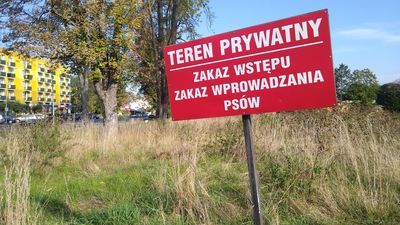 Działka, na której inwestor chce stawiać cztery domy wielorodzinne