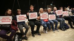 Kontrowersyjną uchwałę radni wojewódzcy głosami PiS i PSL przyjęli w kwietniu ubiegłego roku. Przeciwko niej protestowali obecni podczas obrad sejmiku