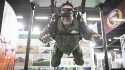 Śmigłowce, czołgi i modele. Tak wyglądają 28. targi zbrojeniowe