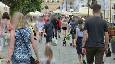 Lublin: 19-latek wytypował sobie mężczyznę na ulicy. Podbiegł do niego w kapturze