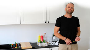 Marek Pecio, jeden z dwóch założycieli Anmaru, który produkuje m.in. meble kuchenne na wymiar. Jak podkreśla, największym kapitałem jego firmy są pracownicy