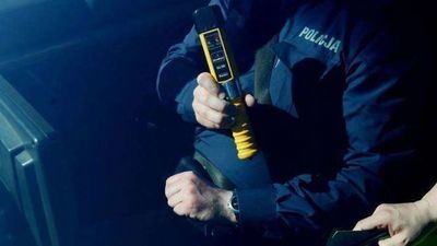 Kierowca lexusa jechał zygzakiem po całej szerokości jezdni. Był pijany