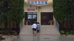 Chełm. Pierwszy dzień szkoły: na raty i z parasolami